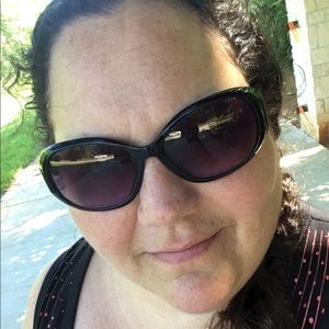 Meet your Posher, Lona